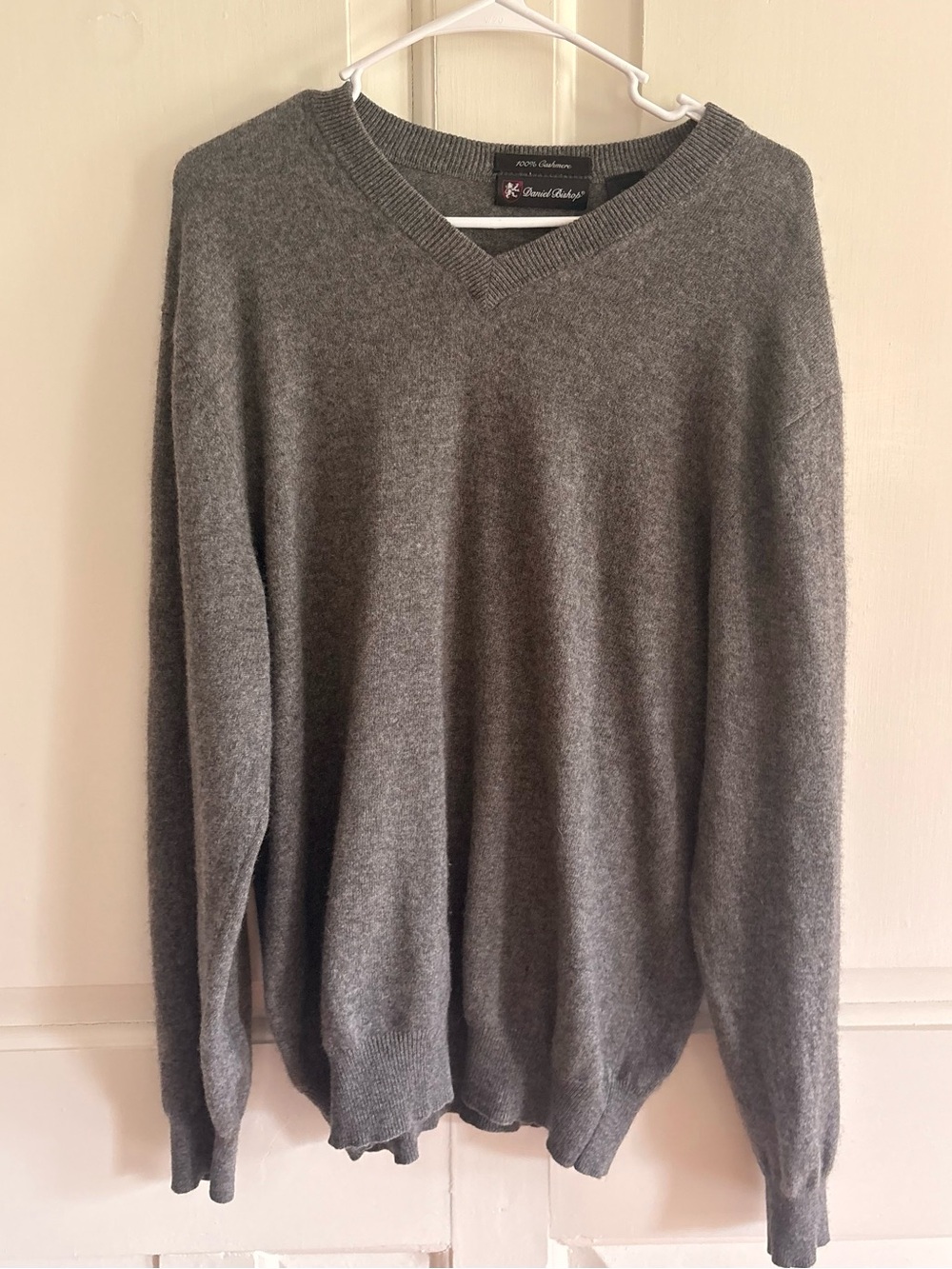 Daniel Bishop Classic Men's 100% Cashmere V-Neck Sweater Gray Large